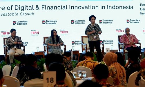  Direktur Enterprise and Business Service Telkom Veranita Yosephine menyampaikan paparan dalam sesi panel “The Future of AI in Indonesia” pada rangkaian Road to DTIIF 2026 di Auditorium Wisma Danantara Indonesia, Jakarta
