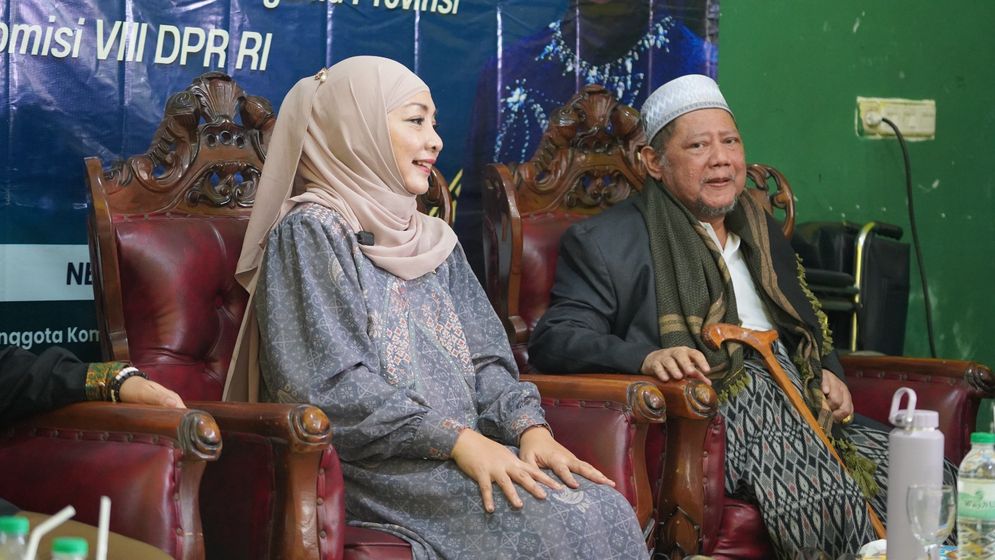 Nessy Kalviya Ajak Santri Baitul Mustaqim Punggur Prioritaskan Pendidikan, Cegah Perkawinan Usia Dini.jpeg