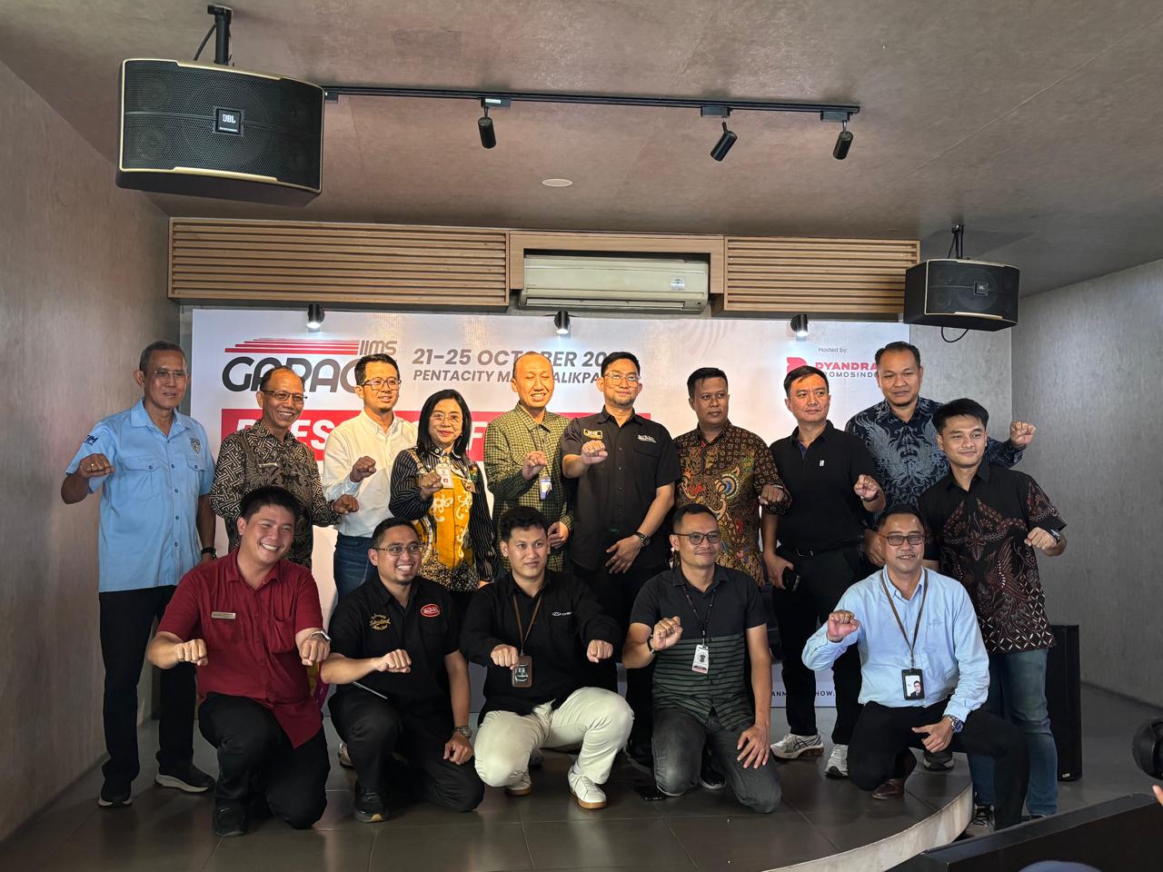 IIMS Garage Balikpapan 2026 digelar 21–25 Oktober di Pentacity Mall. Ada 15 merek otomotif, cashback hingga Rp150 juta, dan test drive.