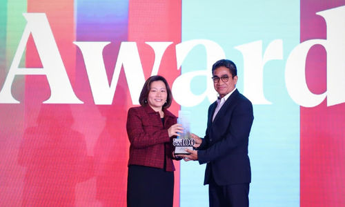 KAI Logistik Raih Penghargaan Sector Champion Logistik pada Danantara Indonesia CX100 Award 2026.jpg