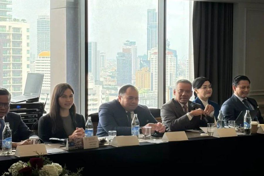 Menteri Keuangan Suahazil Nazara bersama Ketua Dewan Komisioner OJK Friderica Widyasari Dewi dan sejumlah pejabat Danantara bertemu dengan MSCI, dua hari yang lalu. (Foto: X)