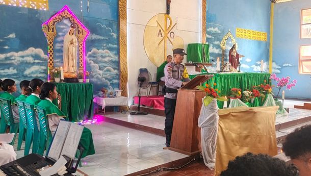 Minggu Kasih, Polres Sikka Hadir Jaga Umat Beribadah Tetap Aman