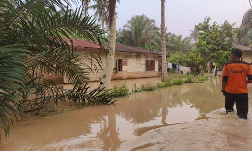  Kondisi banjir yang melanda Kampung Rendahan, Kecamatan Bosar Maligas, Kabupaten Simalungun, Sumatera Utara