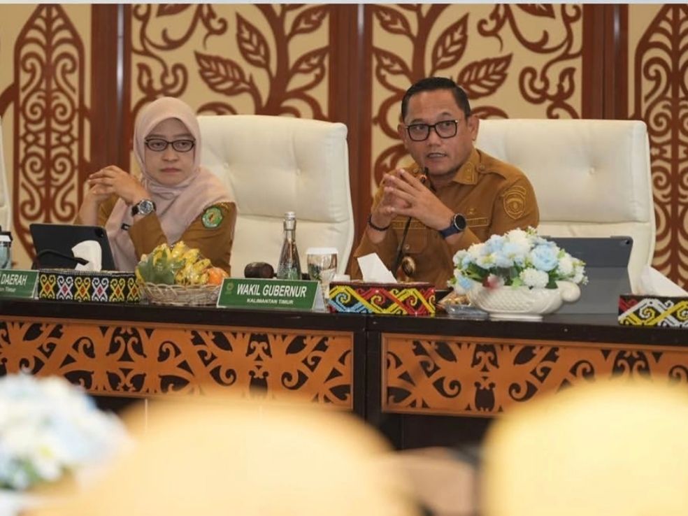 Wagub Seno Aji menargetkan minimal 50 persen APBD Kaltim bersumber dari PAD dalam tiga tahun melalui transformasi ekonomi dan hilirisasi industri.