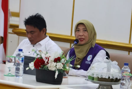 Kepala DPMD PPU, Tita Deritayati, dalam kegiatan sosialisasi dan penguatan tata kelola Posyandu 