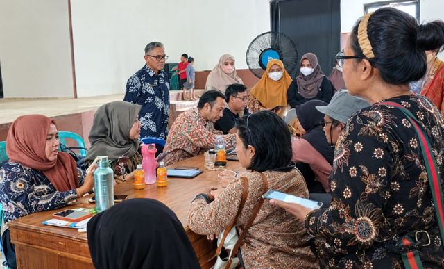 Rapat Komunitas di Balai Ramai.jpg