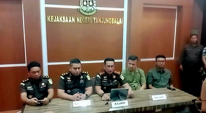 Kepala Kejari Tanjungbalai Bobon Robiana saat memaparkan dugaan korupsi di BRI Unit Sei Kepayang, Kabupaten Asahan, Sumut