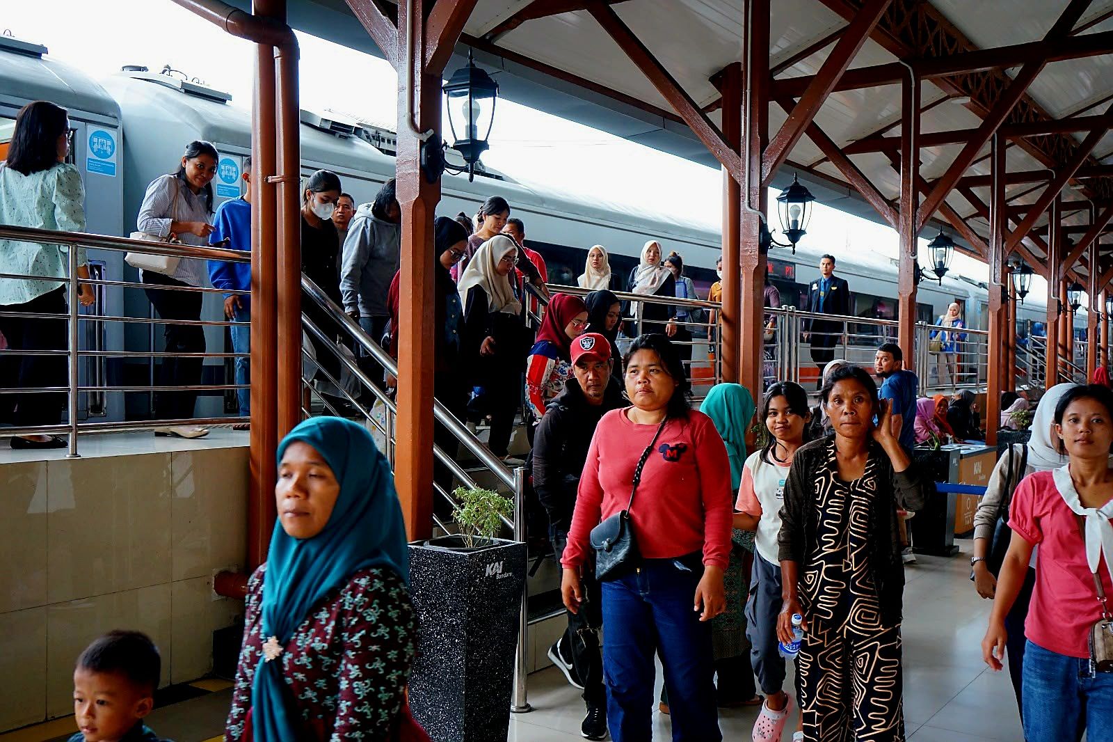 Penumpang KA Srilelawangsa relasi Medan–Lubukpakam
