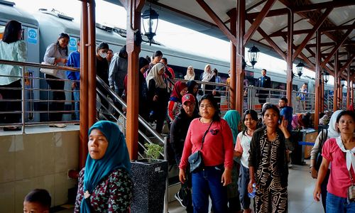 Penumpang KA Srilelawangsa relasi Medan–Lubukpakam