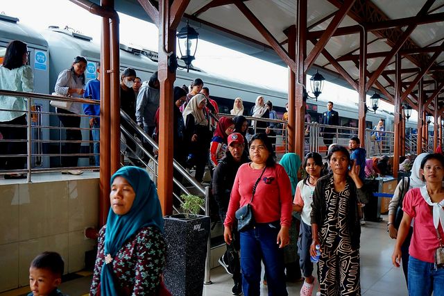 Penumpang KA Srilelawangsa relasi Medan–Lubukpakam