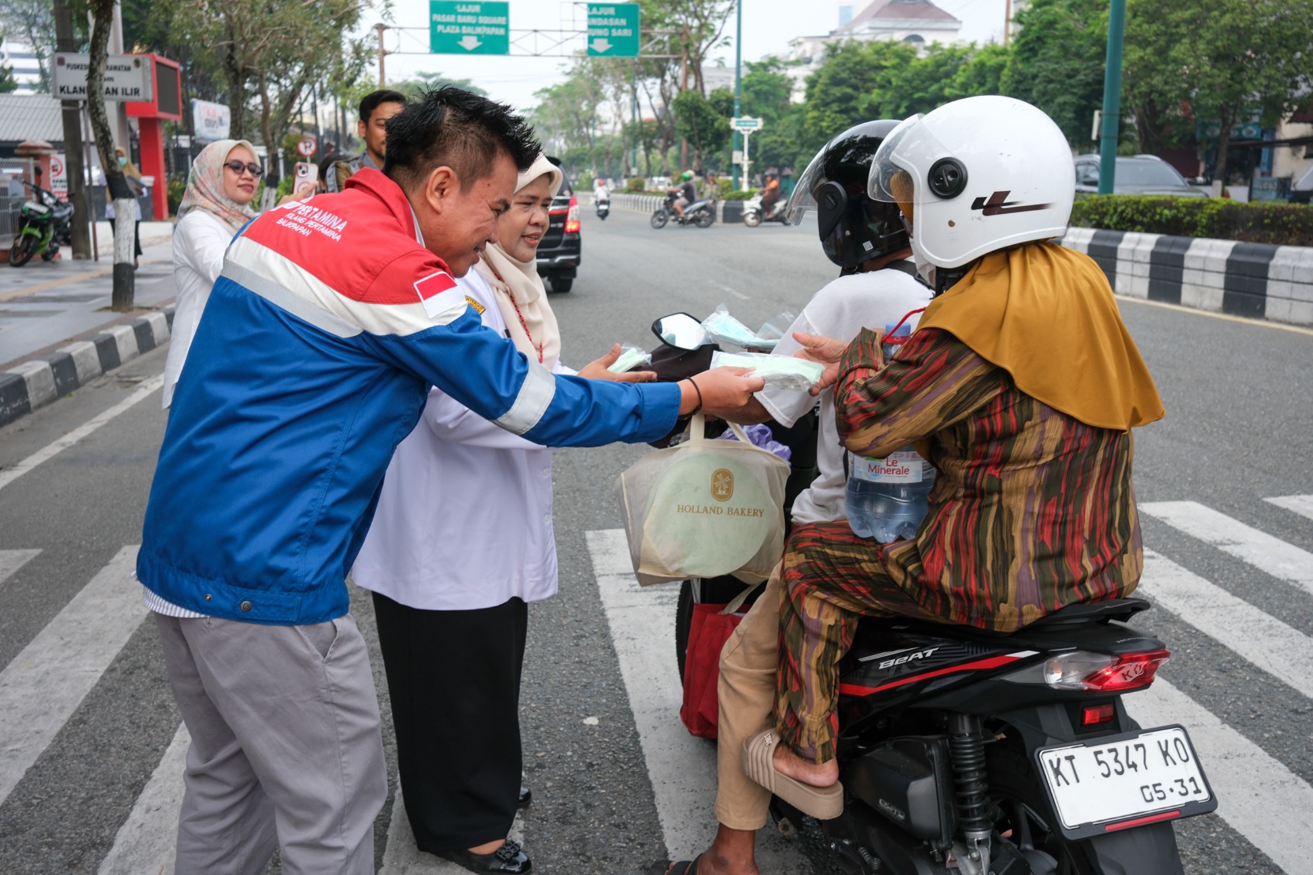 Kasus ISPA Melonjak, KPB Salurkan Ribuan Masker dan Nebulizer di Balikpapan