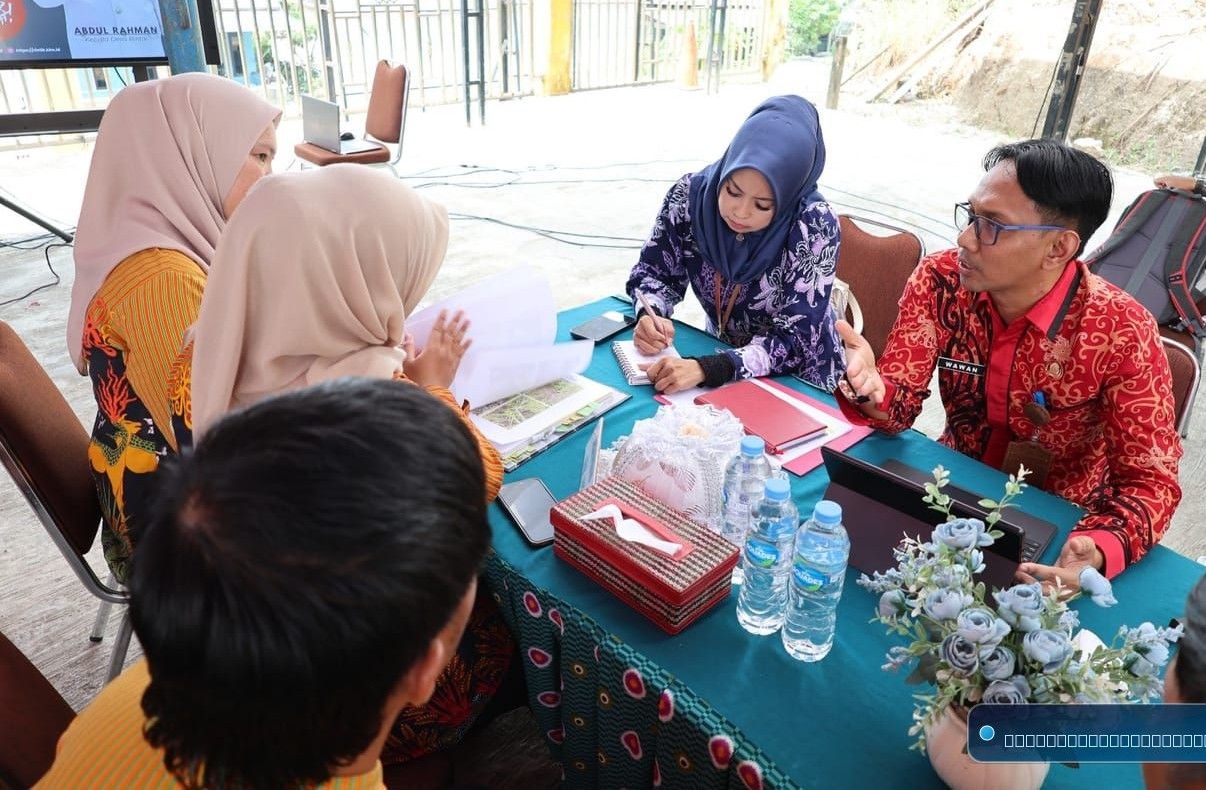Diskominfo PPU bersama tim gabungan memverifikasi keterbukaan informasi dan layanan digital Desa Rintik