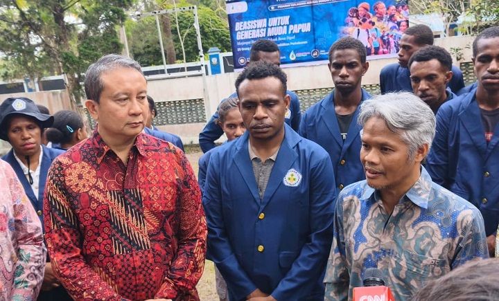 Pertama Kali, Agrinas Beri Beasiswa Pendidikan Perkebunan ke 25 Anak Muda Papua