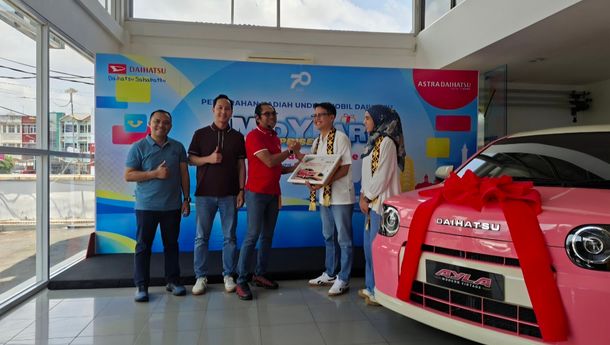 Beli Terios, Konsumen Daihatsu Try Mandala Bawa Pulang Ayla Modern Vintage