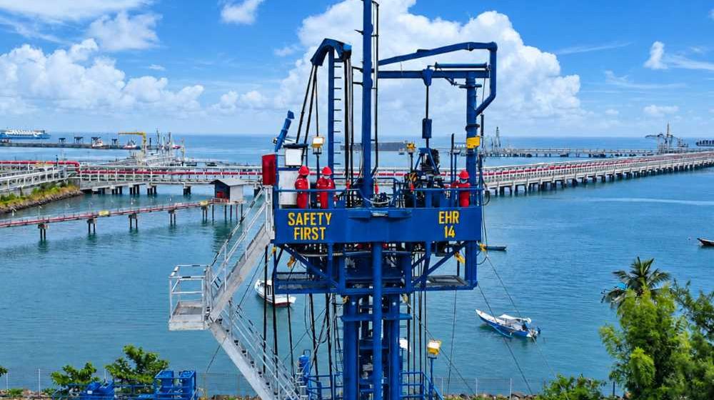 Platform Industri Biru Safety First di Pelabuhan.jpg