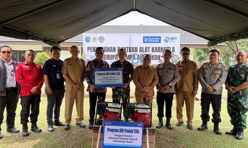 BRI Peduli Salurkan 270 Mesin Pompa Air untuk Tangani Karhutla di Kalimantan